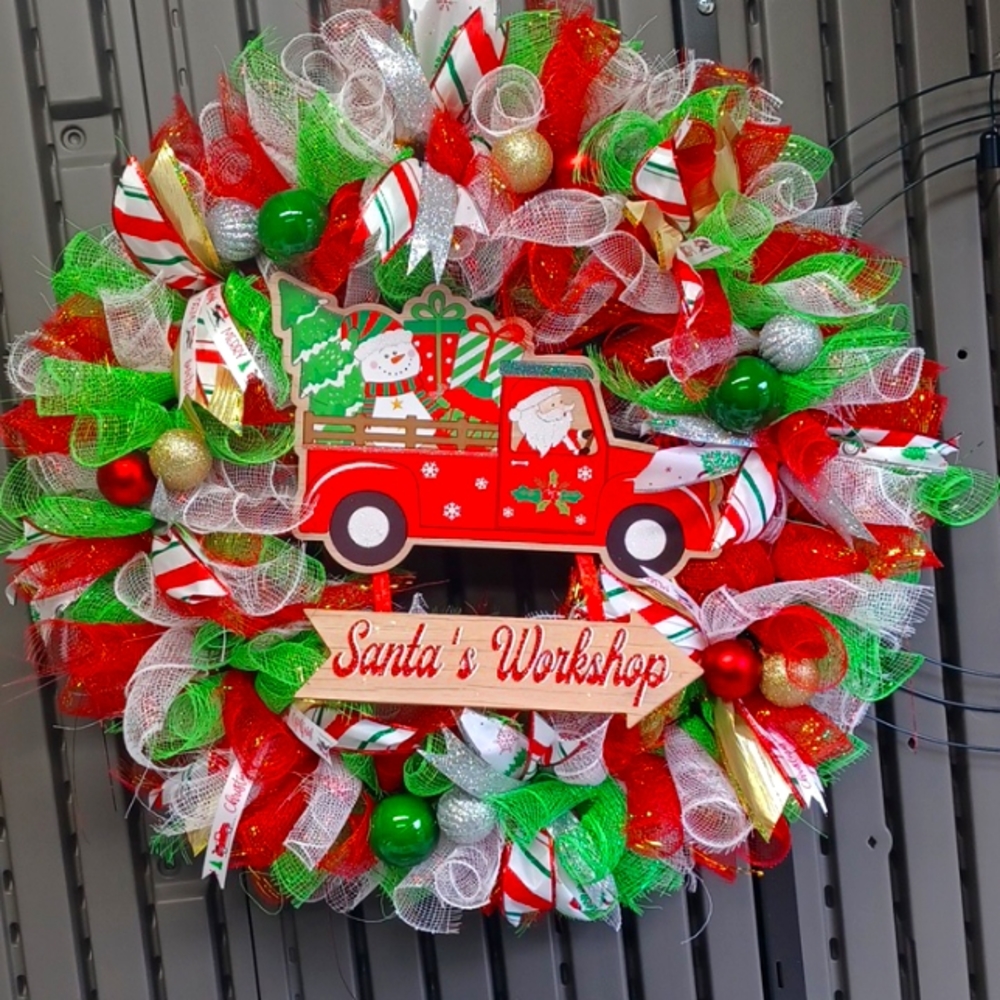 New- Beautiful 23 inch Wreath